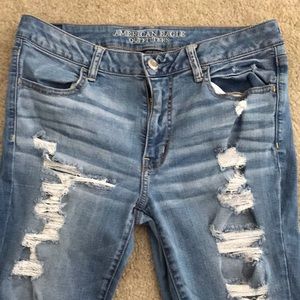 Light Wash Distress Jeggings